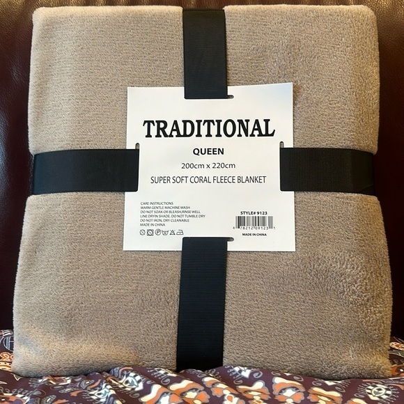 Traditional at Home Other - Queen Traditional Blanket Super Soft Coral Fleece Brown Camel
